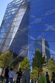 Etats-Unis, New York, Manhattan, 9 11 Memorial, One World Trade Center (1WTC) en reflet