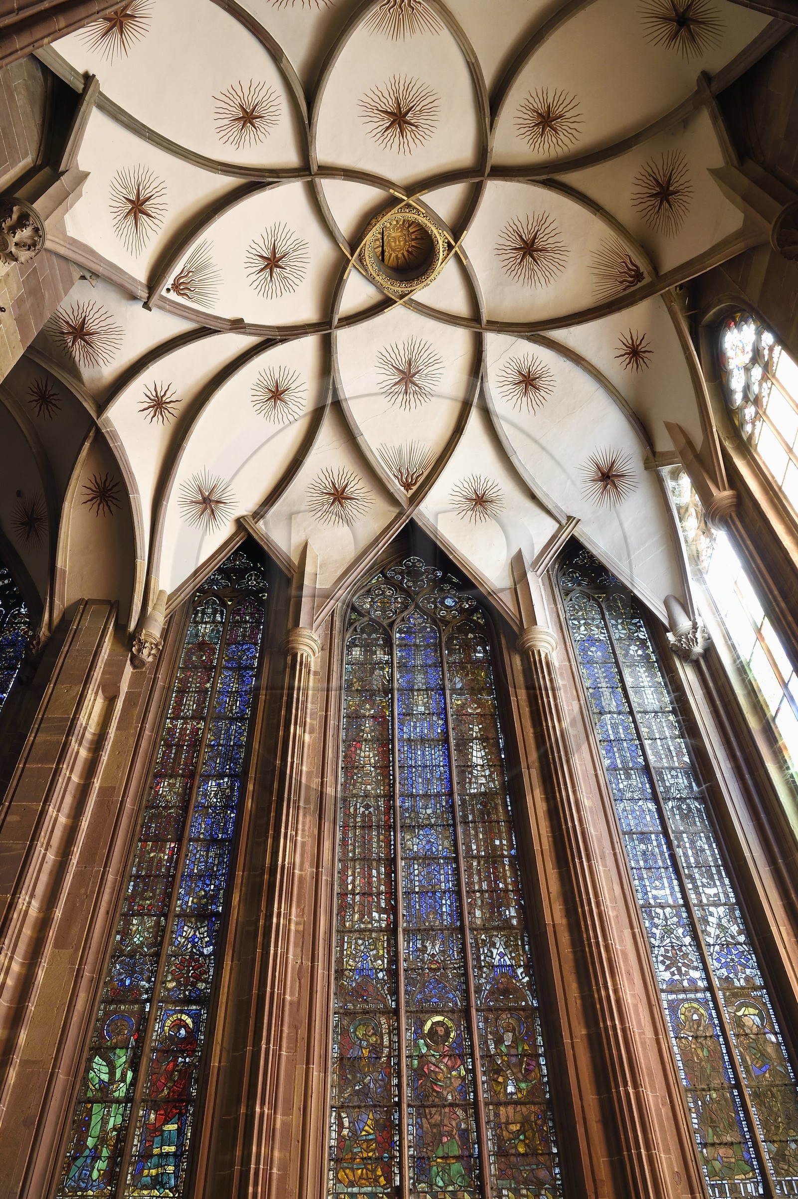 France, Bas-Rhin (67), Strasbourg, vieille ville classée au Patrimoine Mondial de l'UNESCO, la cathédrale Notre-Dame (XIVème siècle), voutes étoilées de la chapelle Sainte-Catherine