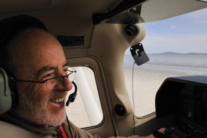 Royaume-Uni, Ecosse, Hébrides extérieures, Ile de Barra, plage à marée basse de la côte Nord qui est aussi la piste de l'aéroport de Barra
