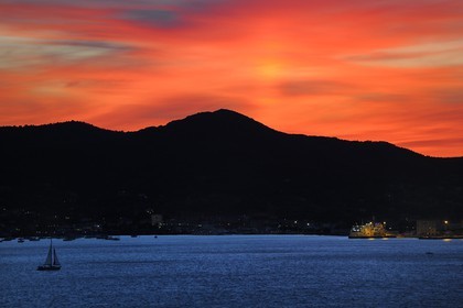 Italy, Tuscany, Elba Island, the bay of Portoferraio at sunset