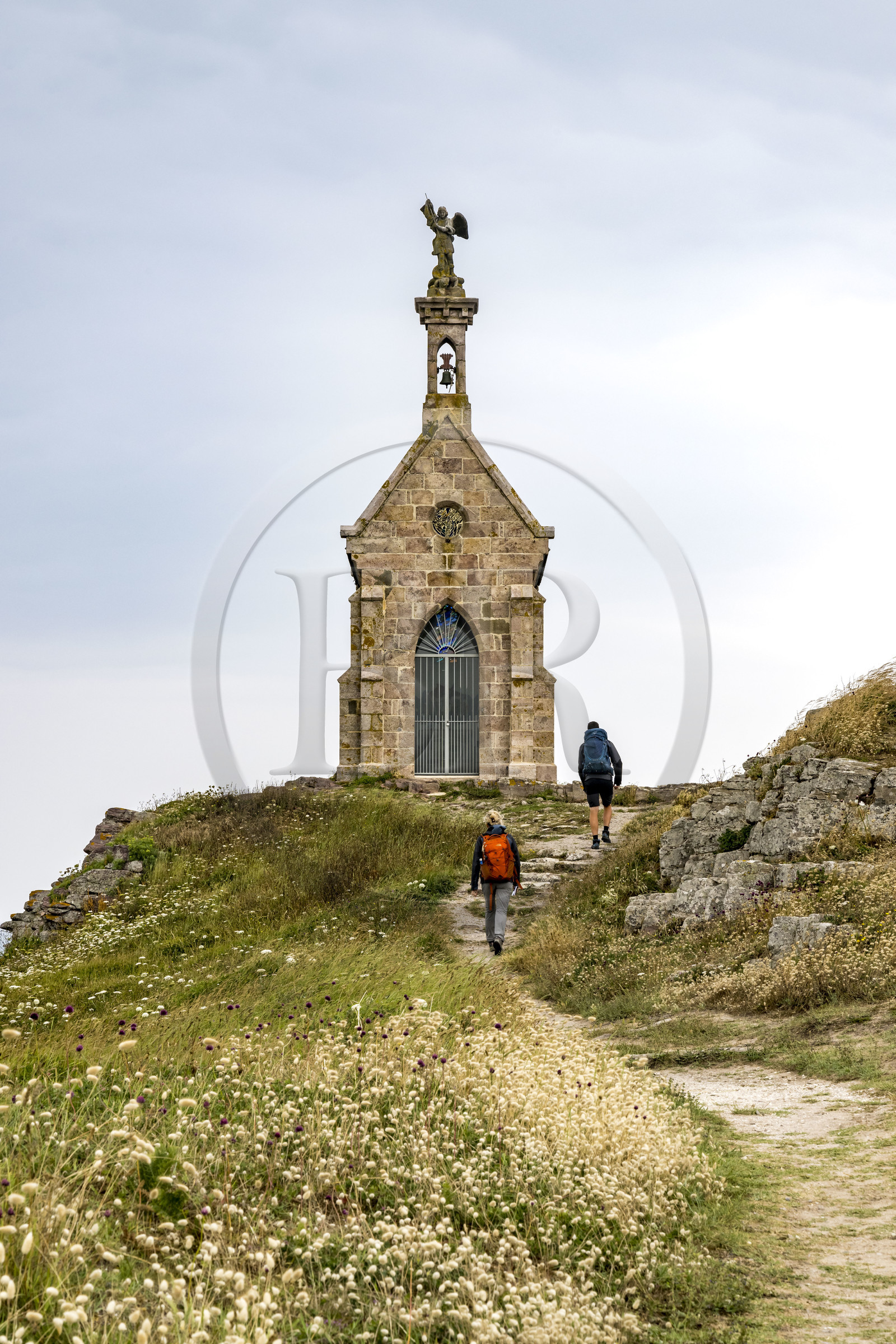France, Côtes d'Armor (22), Grand Site de France Cap d'Erquy – Cap Fréhel, Erquy, l'Ilot Saint-Michel surmonté de la chapelle Saint-Michel