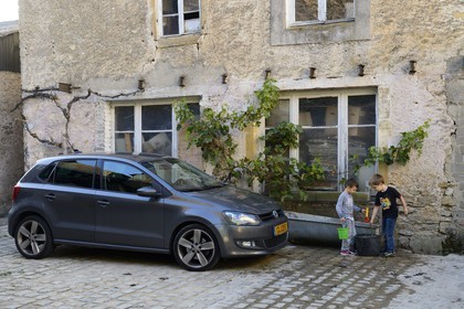 Luxembourg, Grevenmacher district, Moselle region, children playing in a street of Remich