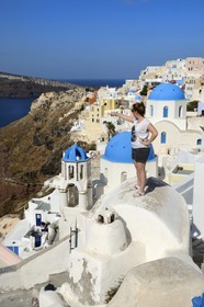 Greece, Cyclades, Aegean Sea, Santorini (Thira or Thera), the village of Oia overlooking the Caldera