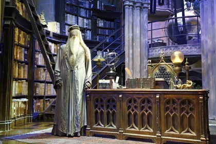 Royaume-Uni, Hertfordshire, Leavesden, Leavesden Film Studios, Harry Potter Studio Tour London, les coulisses du tournage des 8 films de Harry Potter, le bureau de professeur Dumbledore à l'école de Poudlard