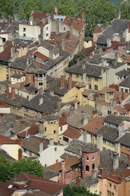 France, Rhône (69), Lyon, site historique classé Patrimoine Mondial de l'UNESCO, Vieux Lyon, le quartier Saint-Jean avec ses maisons Renaissance, au premier plan la Maison du Crible aussi appelée Tour Rose