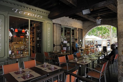 France, Gard, Uzes, listed as town of art and history, Terroirs is a restaurant and a deli that also makes wine shop under the arcades of the Place aux Herbes