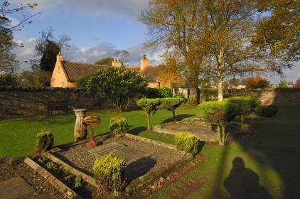 Royaume-Uni, Ecosse, Midlothian, Roslin, la Chapelle Rosslyn, petite maison attenante à la chapelle
