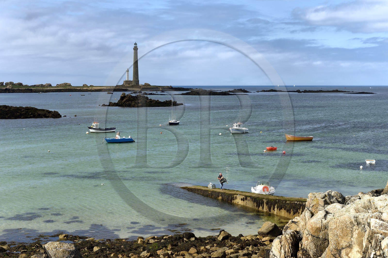 France, Finistère (29), Pays des Abers, Plouguerneau, Ile Vierge dans l'archipel de Lilia vu depuis la Pointe du Kastell Ac'h, le phare de l'ile Vierge le plus haut phare d'Europe d'une hauteur de 82,5 mètres