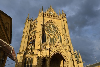 France, Moselle (57), Metz, la cathédrale Saint-Etienne en pierre de Jaumont, la facade occidentale au-dessus du portail principal