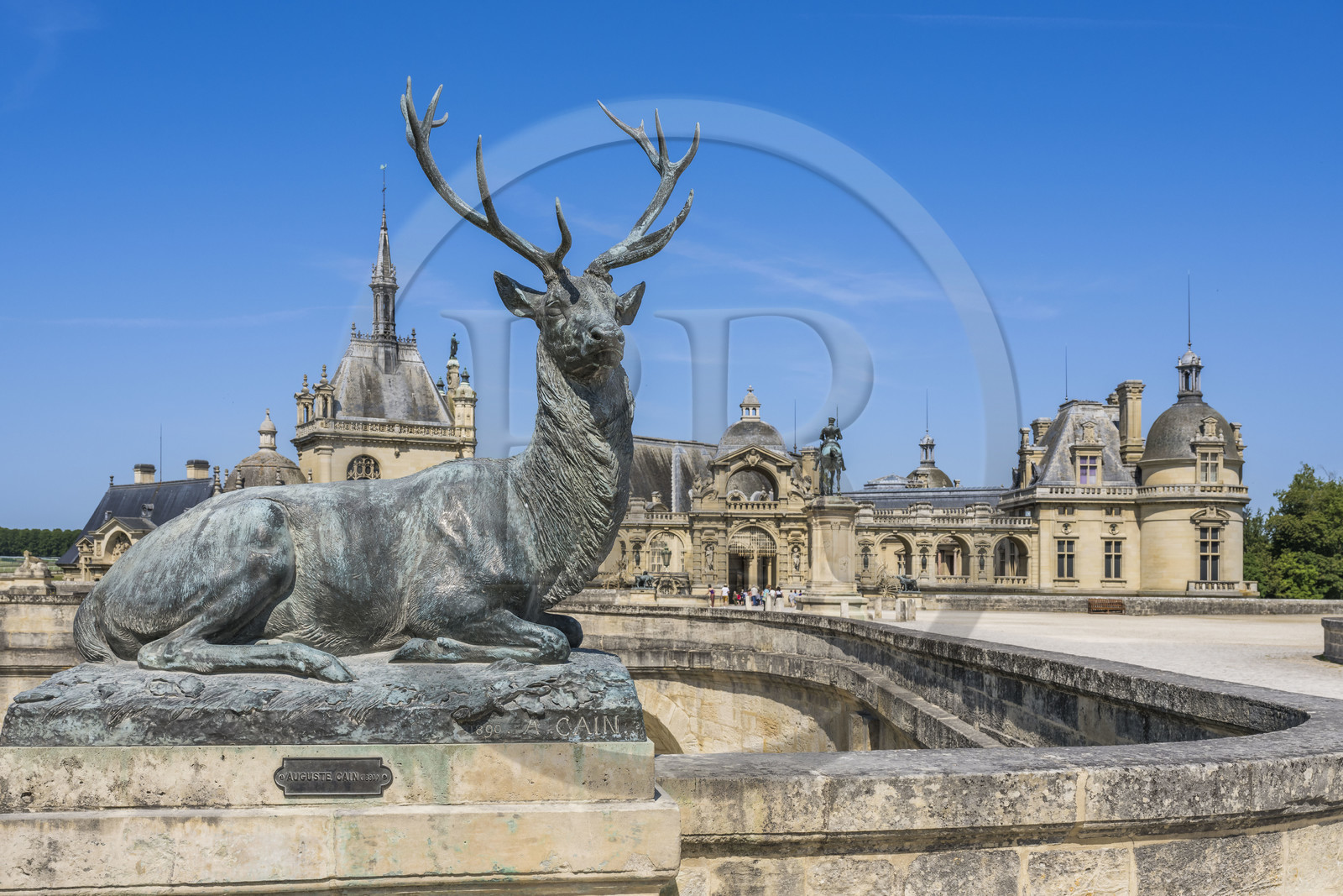 France, Oise, Chantilly, the castle of Chantilly and the Condé museum, terrace of the Constable, seated deer work of the sculptor Auguste Cain France, Oise, Chantilly, the castle of Chantilly and the Condé museum, terrace of the Constable, seated deer work of the sculptor Auguste Cain