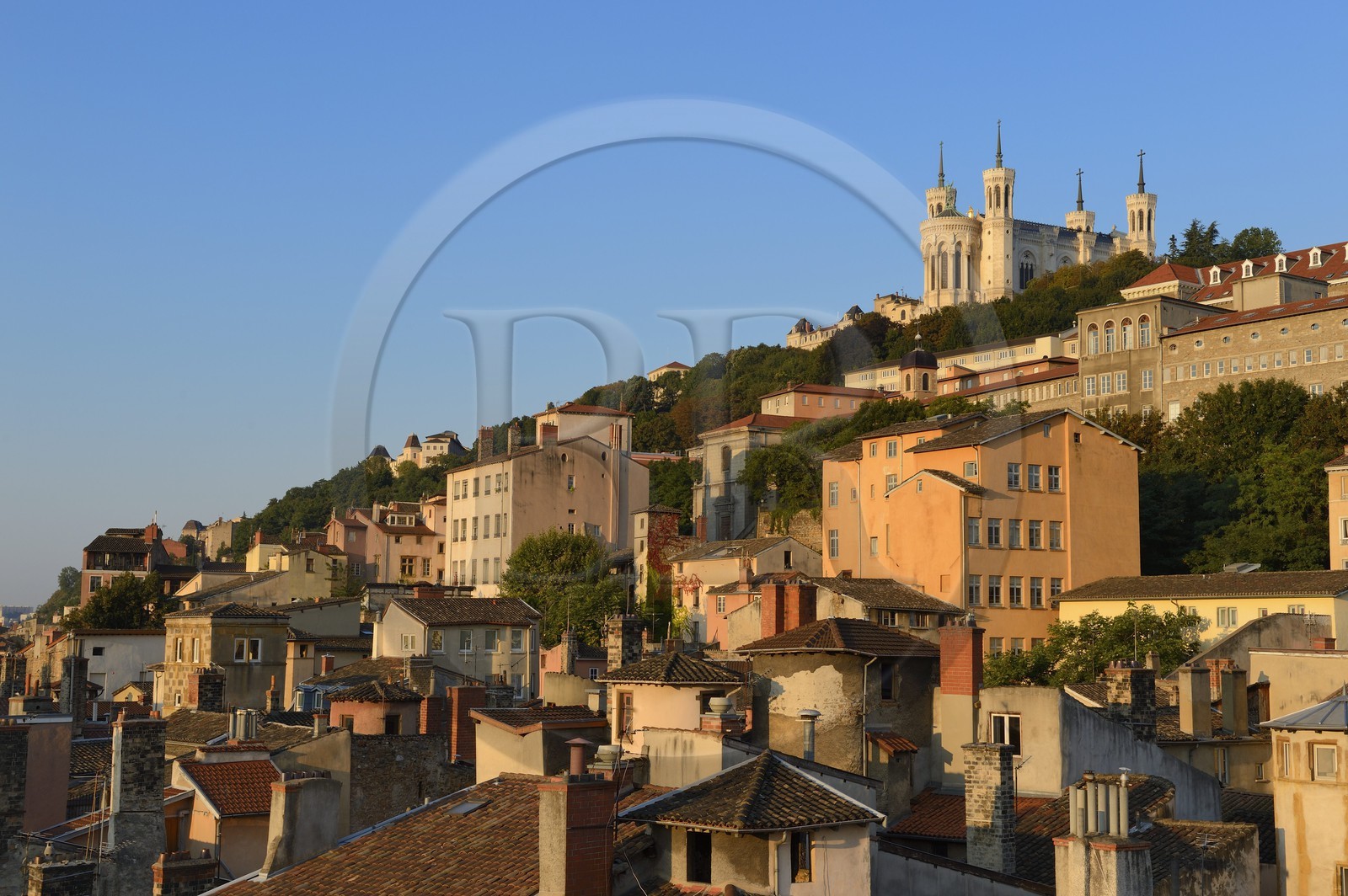 France, Rhône (69), Lyon, site historique classé Patrimoine Mondial de l'UNESCO, le quartier Saint-Paul dans le Vieux Lyon dominé par la Basilique Notre Dame de Fourvière