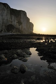 France, Seine-Maritime, Cote d'Albatre, Vattetot-sur-Mer, the cliffs and the beach at low tide