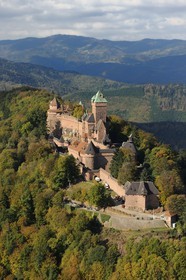 France, Bas-Rhin (67), le château du Haut-Koenigsbourg dans la forêt des Vosges (photo aérienne)
