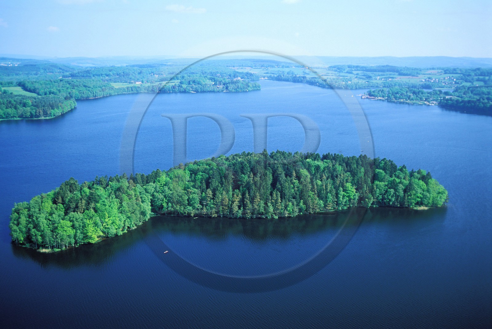 France, Nièvre (58), le Morvan, le lac des Settons (vue aérienne)