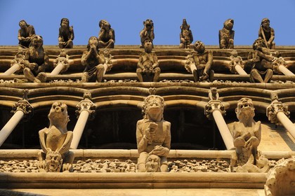 France, Côte d'Or (21), Dijon, l'église Notre-Dame (1230-1250), triple rangées de fausses gargouilles en façade