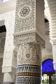 Maroc, Moyen Atlas, Fès, ville impériale, médina classée Patrimoine Mondial de l'UNESCO, hôtel de luxe Riad Fes, plâtre ciselé