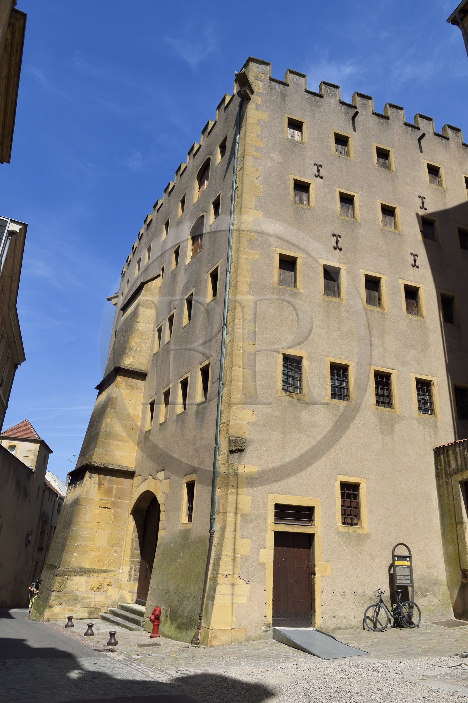 France, Moselle (57), Metz, quartier Sainte Croix, grenier de Chèvremont, grenier municipal construit en 1457 et surmonté de créneaux