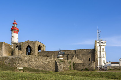 France, Finistère, Plougonvelin, Pointe de Saint-Mathieu, starting point of the Way to Santiago de Compostela, Saint-Mathieu lighthouse built in 1835, Saint-Mathieu de Fine-Terre abbey and the semaphore (1906)