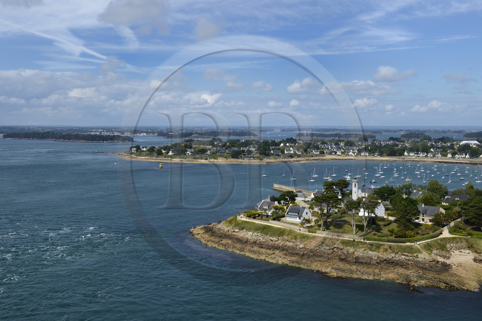 France, Morbihan (56), violents courants marins à l'entrée du Golfe du Morbihan, Presqu'île de Rhuys, Arzon, Port-Navalo (vue aérienne) France, Morbihan (56), violents courants marins à l'entrée du Golfe du Morbihan, Presqu'île de Rhuys, Arzon, Port-Navalo (vue aérienne)