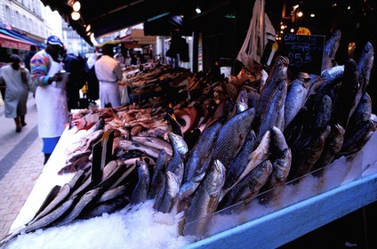 France, Paris (75), marché africain rue Dejean (18ème arr.)