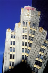 United States, New York City, Manhattan, building reflecting itself in the Solow Building
