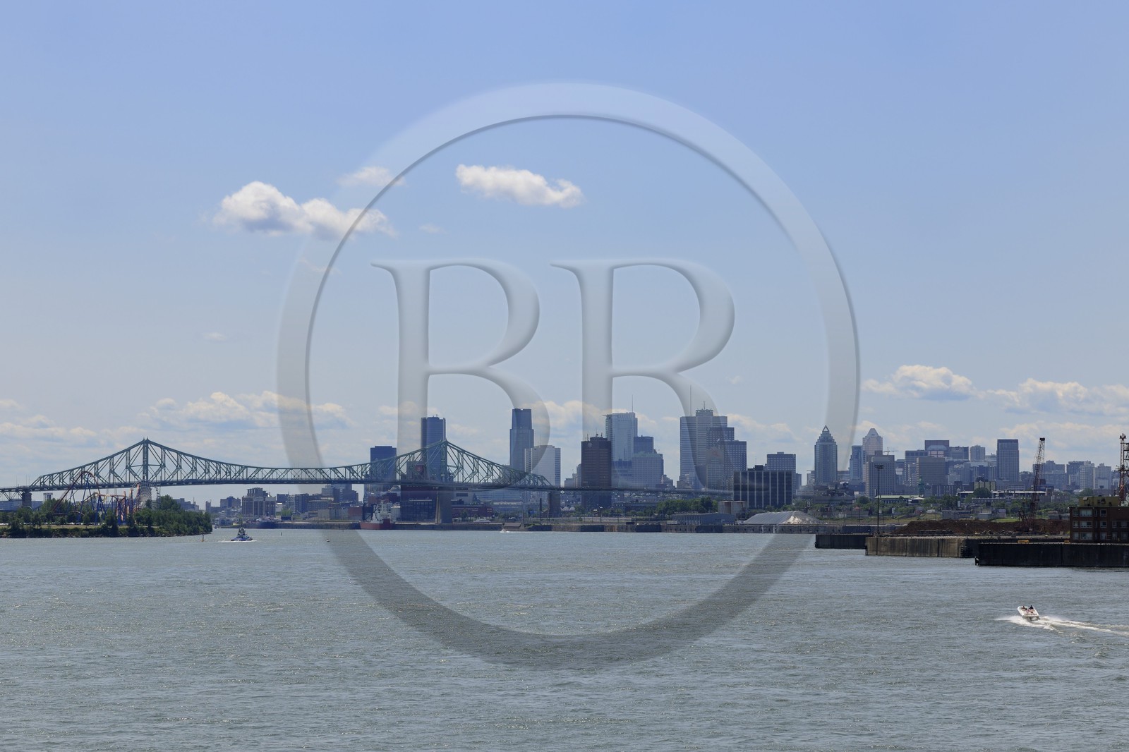 Canada, province de Québec, Montréal, la ville et le pont Jacques-Cartier sur le fleuve Saint-Laurent
