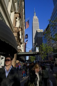 Etats-Unis, New York, Manhattan, Midtown, l'Empire State Building dans 34th Street et la facade du grand magasin Macy's