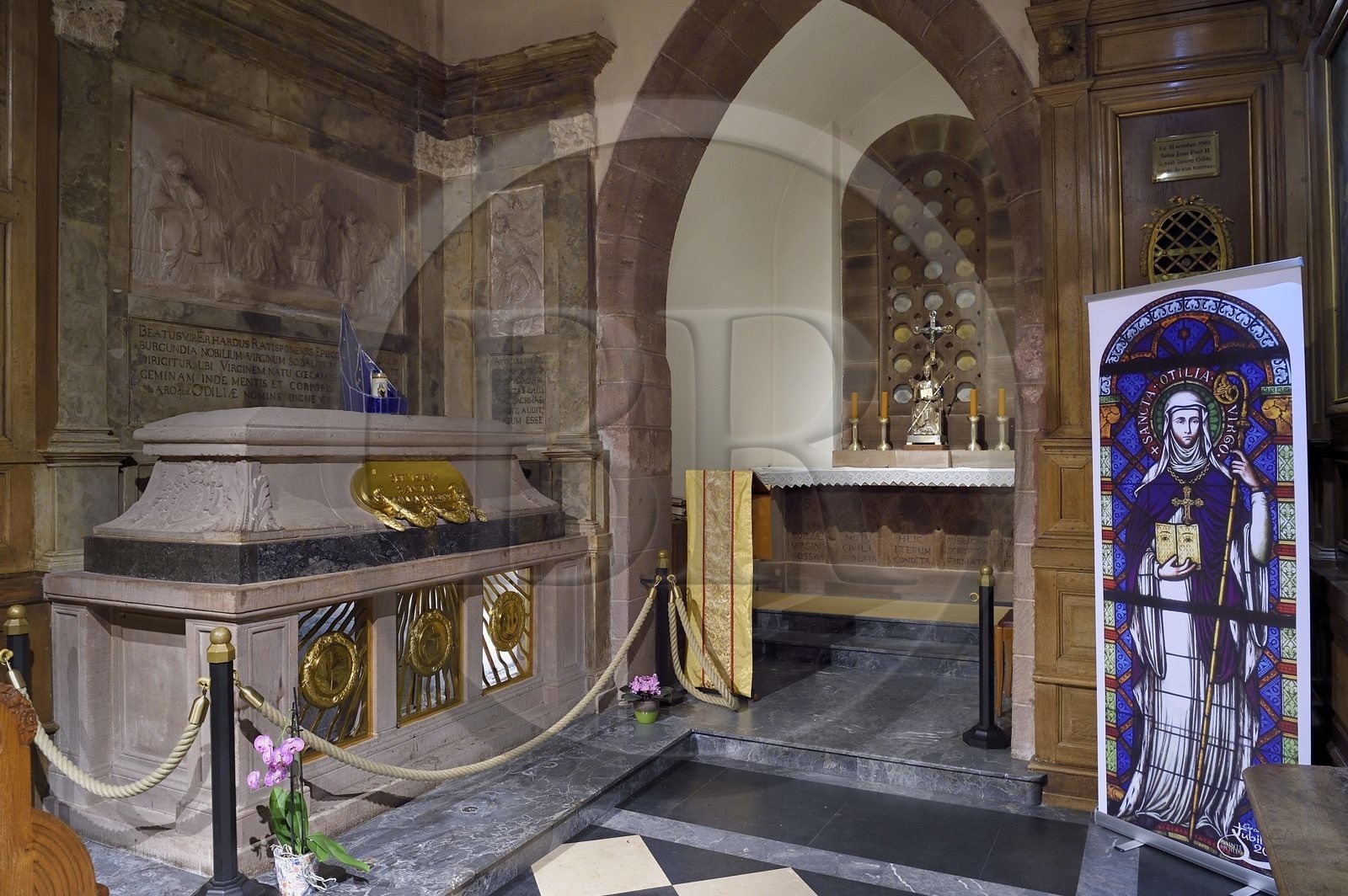 France, Bas-Rhin (67), Mont Saint-Odile, abbaye de Hohenbourg encore appelée couvent du Mont-Sainte-Odile, chapelle Sainte-Odile et tombeau de la sainte