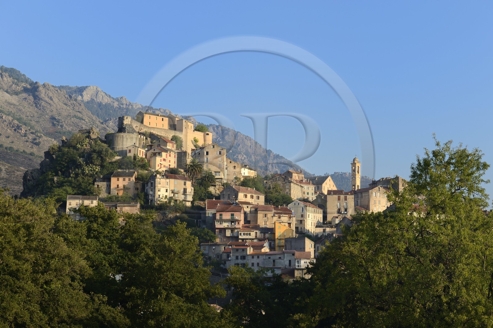 France, Haute-Corse (2B), Corte, la citadelle du XVe siècle domine la vieille ville