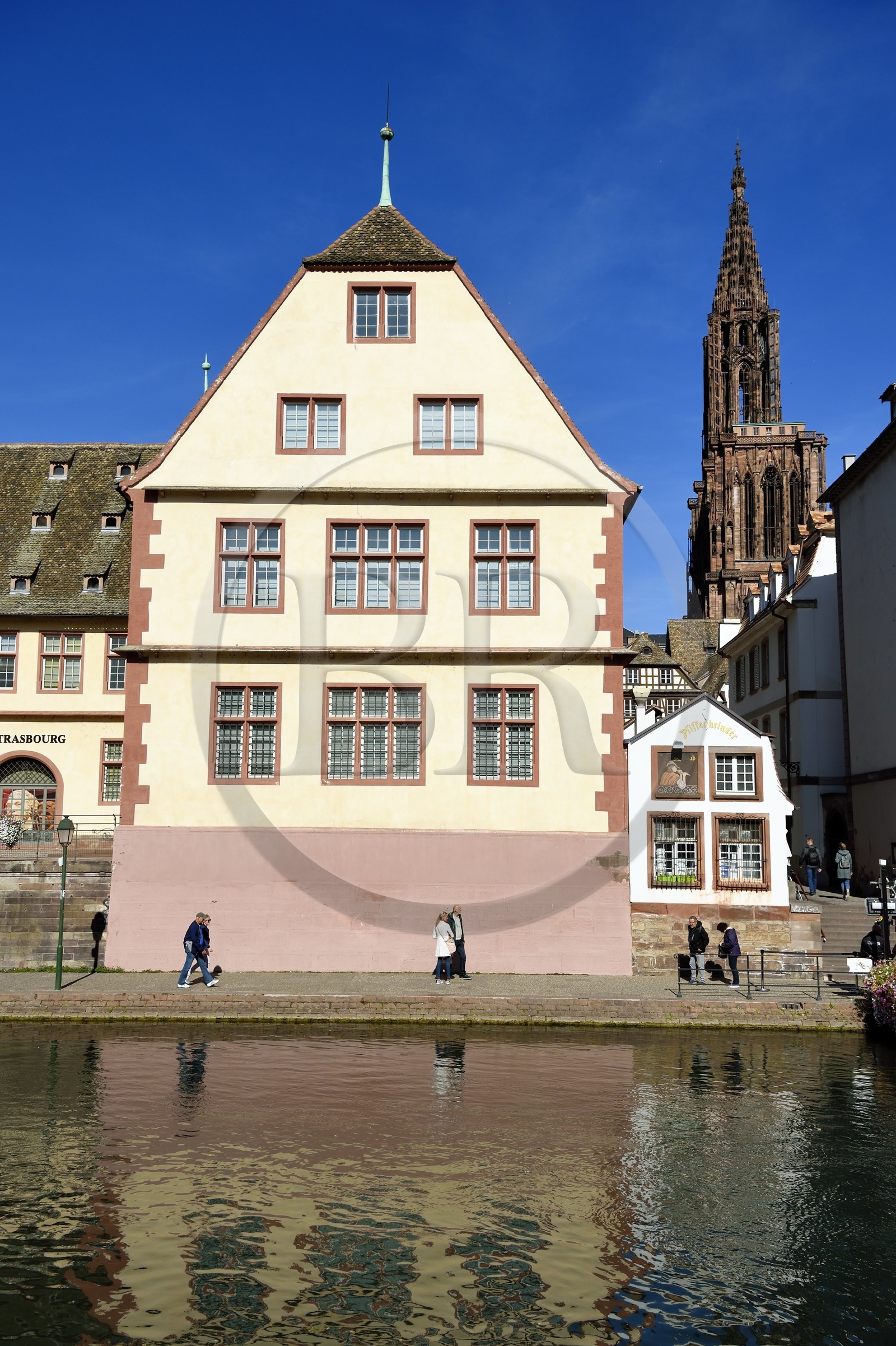 France, Bas-Rhin (67), Strasbourg, vieille ville classée Patrimoine Mondial de l'UNESCO, les bords de l'ill, le Musée Historique (ancienne Grande Boucherie) et la cathédrale