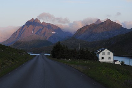 Norway, Nordland County, Lofoten Islands, Moskenes island, the Selfjorden under the midnight sun