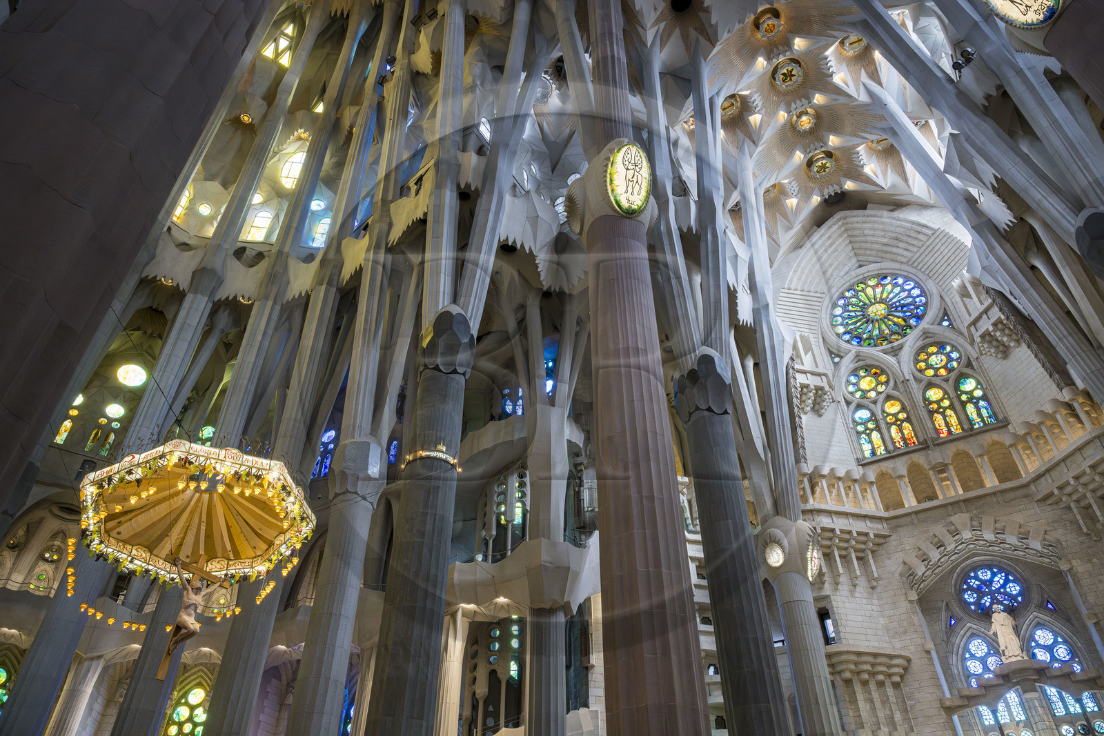 Espagne, Catalogne, Barcelone, quartier de l'Eixample, basilique de la Sagrada Familia de l'architecte du modernisme catalan Antoni Gaudi classée Patrimoine Mondial de l'UNESCO, le chœur, le transept et l'intérieur de la facade de la Nativité dédié à St Joseph à droite