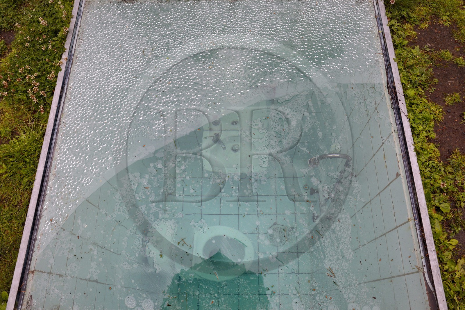 Suède, Comté de Vasterbotten, Umea, parc de sculpture d'Umedalen, She leaves the lights on and forgets the room (1998) de Meta Isaeus-Berlin