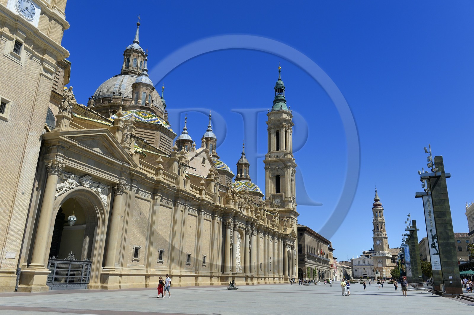 Espagne, Aragon, Saragosse, Plaza del Pilar, Basilique del Pilar (Notre-Dame du Pilier) et la cathédrale San Salvador, La Seo, en arrière plan