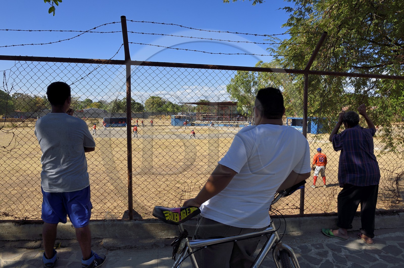 Nicaragua, Granada, spectateurs d'un match de Baseball