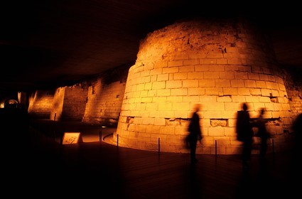 France, Paris (75), Le Louvre médiéval, les fossés du château de Philippe Auguste