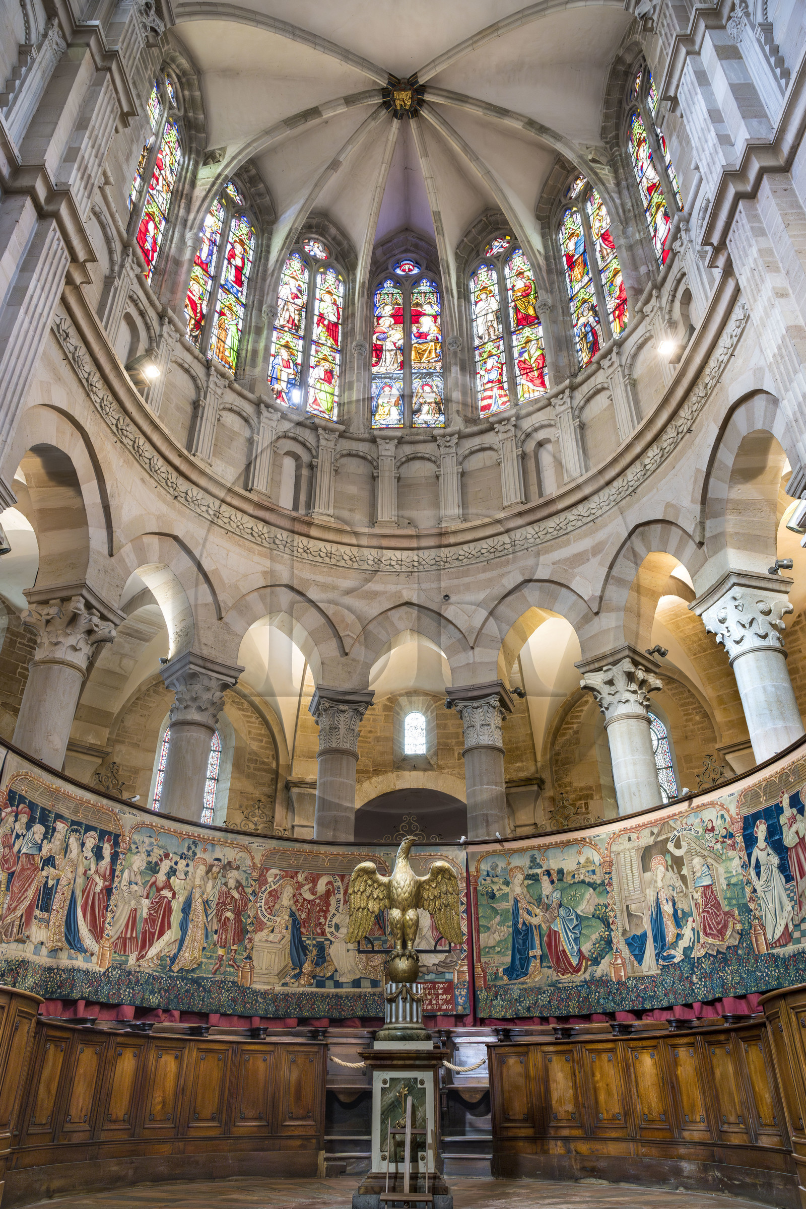 France, Côte-d'Or (21), les climats de Bourgogne classés Patrimoine Mondial de l'UNESCO, Beaune, basilique collégiale Notre-Dame de Beaune, tapisseries de Tournai du XVe siècle attribués au peintre flamand Pierre Spicre représentant des scènes de la vie de la Vierge Marie