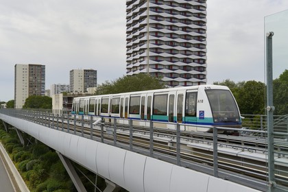 France, Ille-et-Vilaine (35), Rennes, métro automatique arrivant à la station de La Poterie