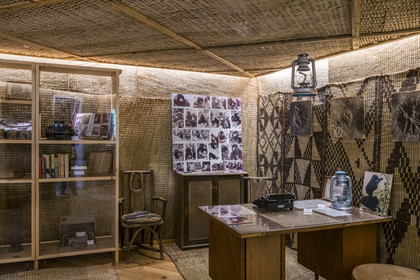 Rwanda, Province du Nord, District de Musanze (Ruhengeri), Kinigi, Campus Ellen DeGeneres du Dian Fossey Gorilla Fund, le Cindy Broder Conservation Gallery avec une exposition éducative immersive, reconstitution de la cabane de Dian Fossey à Karisoke