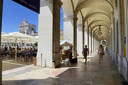 Portugal, Lisbonne, quartier de Baixa pombalin, arcades de la Praca do Comercio (Place du Commerce)