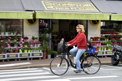 France, Pyrenees Atlantiques, Basque Country, Saint Jean de Luz, cyclist and her dog