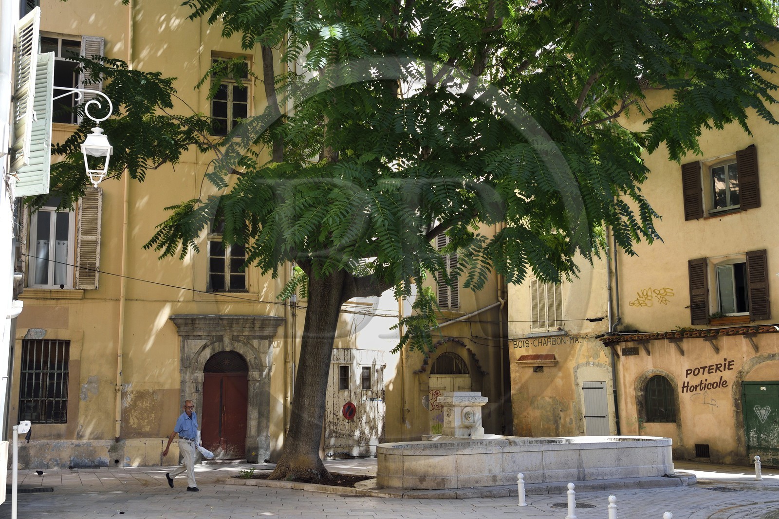 France, Var (83), Toulon, ancien lavoir sur la place Saint-Vincent dans la vieille ville