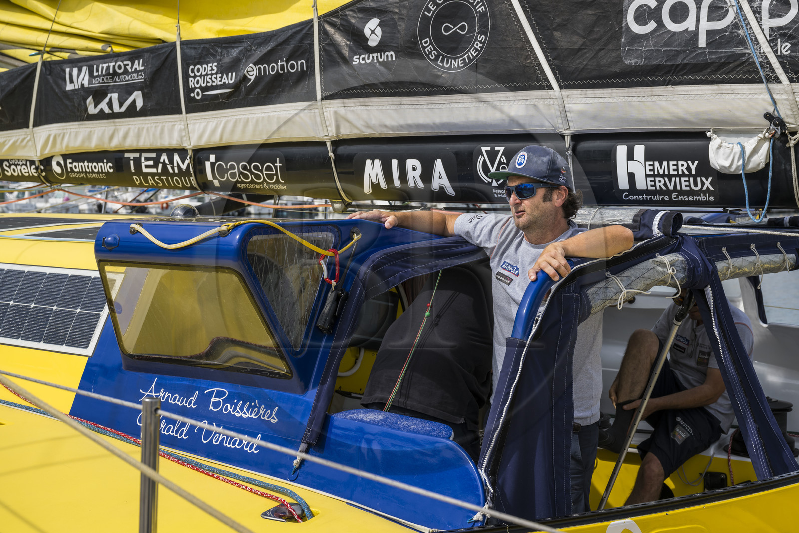 France, Vendée (85), Les-Sables-d'Olonne, Port Olona, ponton des voiliers du Vendée Globe, le skipper Arnaud Boissière du voilier monocoque de 60 pieds IMOCA La Mie Caline