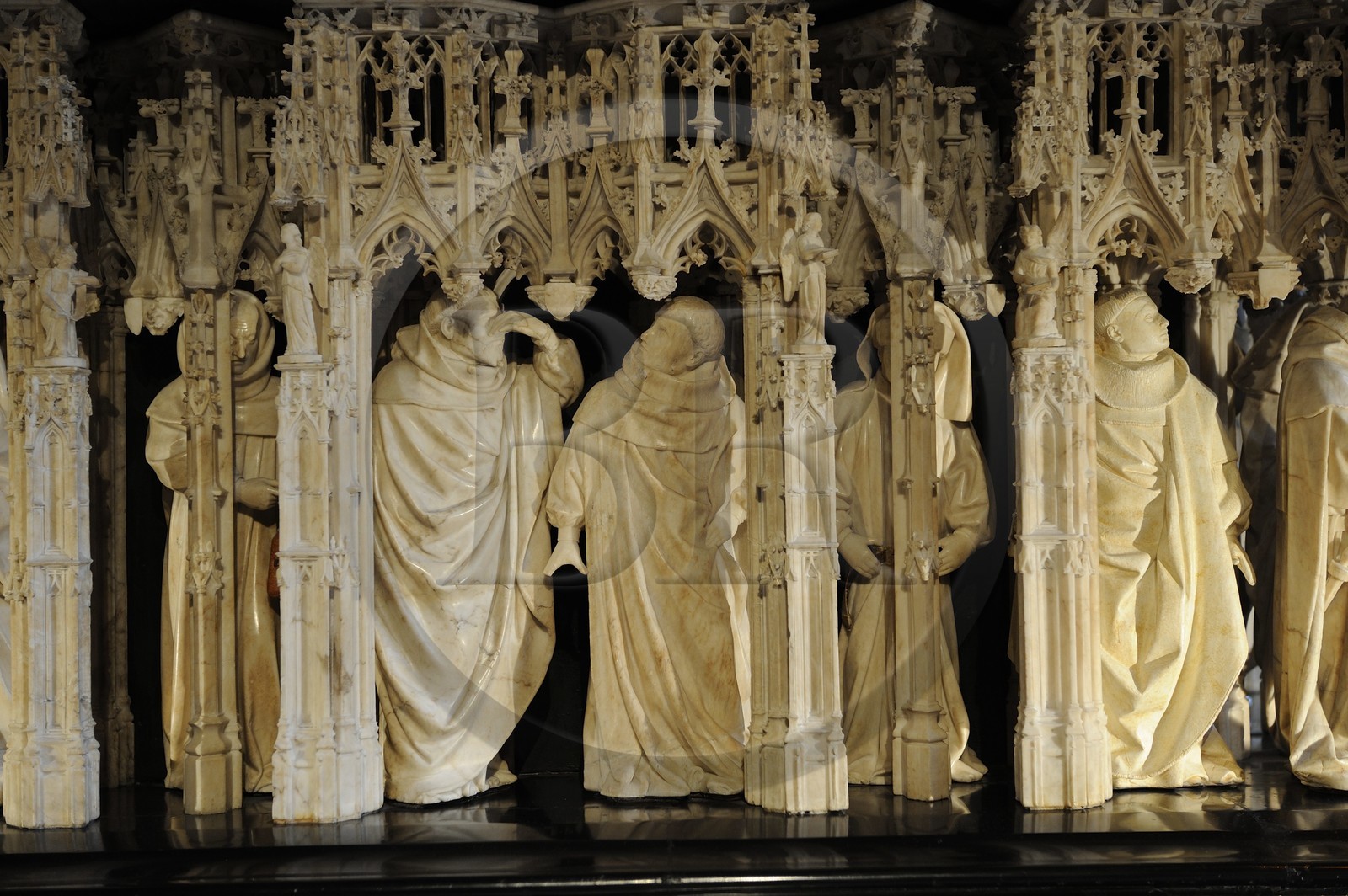 France, Côte d'Or (21), Dijon, Palais des Ducs, tombeau de Jean sans Peur et de Marguerite de Bavière (détail des pleurants des arcatures d'albâtre)