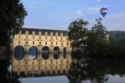 France, Indre et Loire, Chateau de Chenonceau of Renaissance style built between 1513 and 1522 on Cher River banks, overflight in the montgolfier