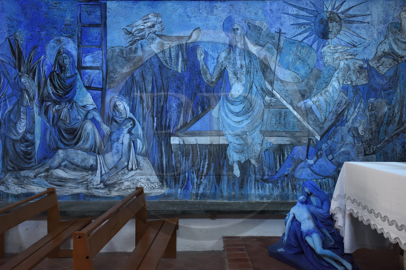 France, Alpes-Maritimes (06), Coaraze, labellisé Les Plus Beaux Villages de France, La Chapelle Bleue ou Chapelle des Septs Douleurs, décorée en 1962 par l'artiste Ponce de Léon