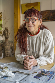 France, Hauts-de-Seine, Colombes, the french artist and lacquerer Isabelle Emmerique in her studio