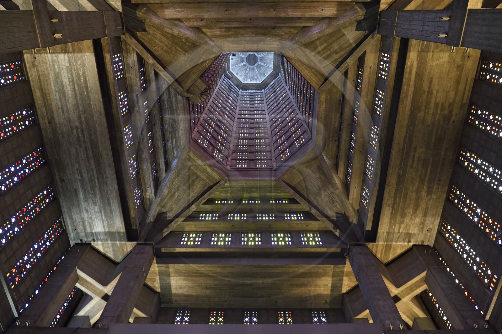 France, Seine-Maritime (76), Le Havre, Centre-ville du Havre reconstruit par Auguste Perret classé Patrimoine Mondial de l'UNESCO, Eglise Saint-Joseph, la tour-clocher vue de la nef
