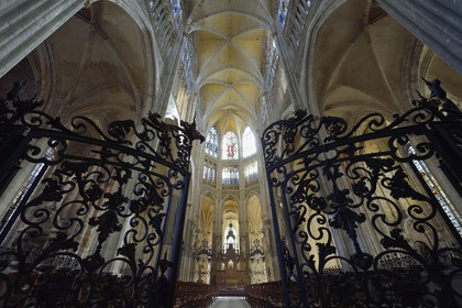 France, Seine-Maritime (76), Rouen, abbatiale Saint-Ouen (XIIème au XVème siècle) de style gothique rayonnant et flamboyant, le chœur est fermé par des grilles forgées en 1740 1749 par Nicolas Flambart
