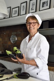 France, Vaucluse (84), Parc Naturel Regional du Luberon, Cadenet, Auberge La Fenière 1 étoile Michelin, la chef étoilée Reine Sammut